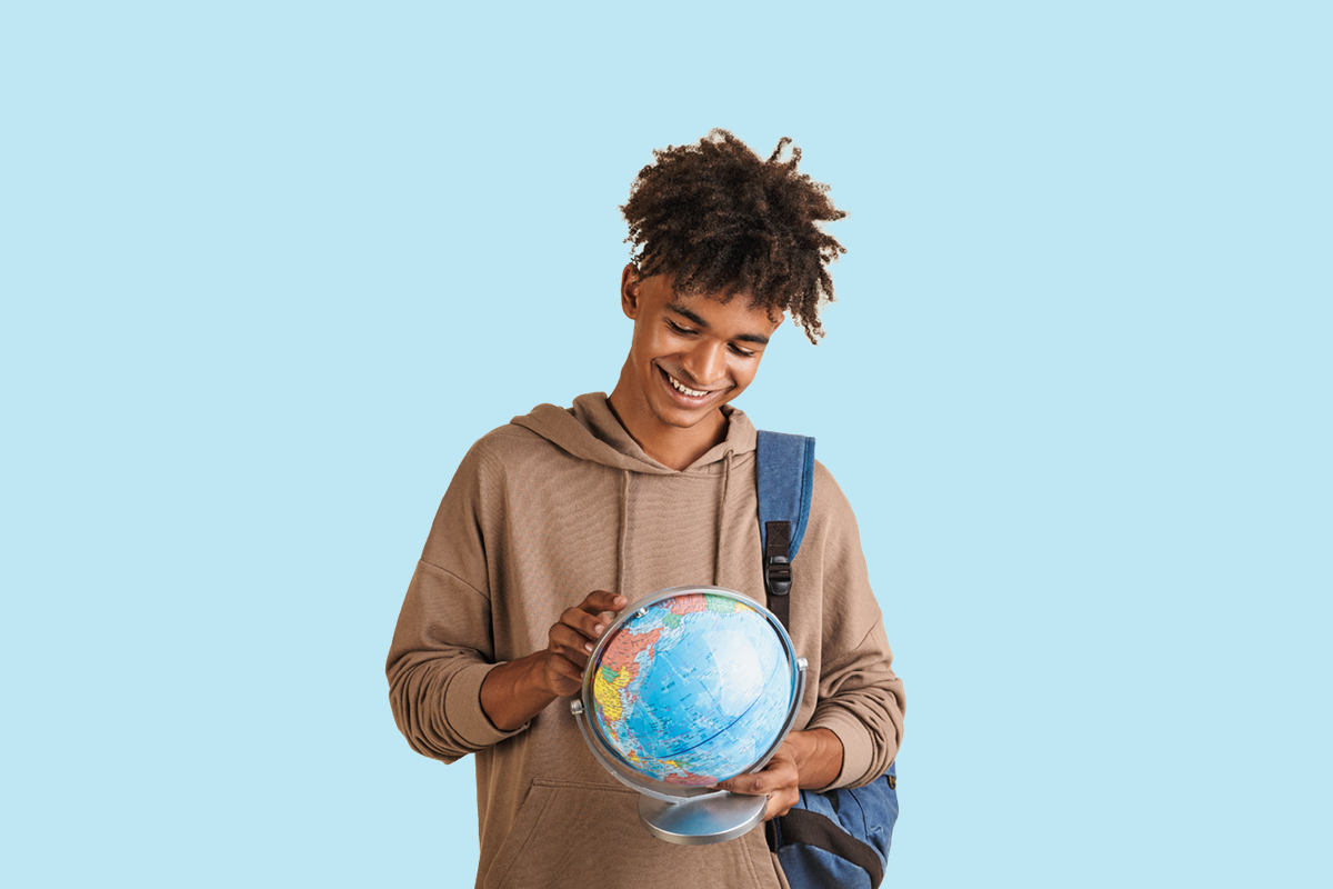 Jongen met wereldbol